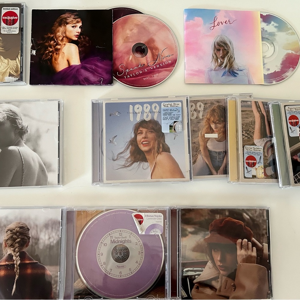 TAYLOR SWIFT BUNDLE OF 12 CDS, TOTE BAG, FLAG, AND FRIENDSHIP BRACELETS